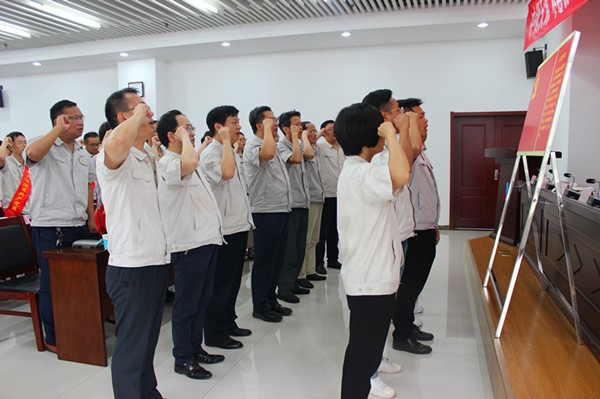 7581562145374779.jpg 新黨員入黨宣誓、全體黨員重溫入黨誓詞.jpg