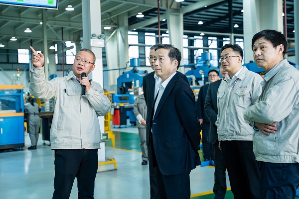 4121604042812106.jpg 陳德榮董事長在中鋼天源通力公司調研.jpg