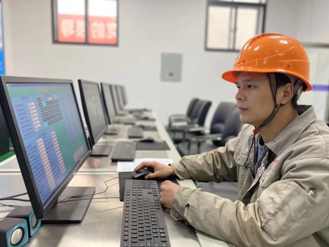 9201713247357420.jpg 劉阿朋_金牛獎?wù)掌?.jpg